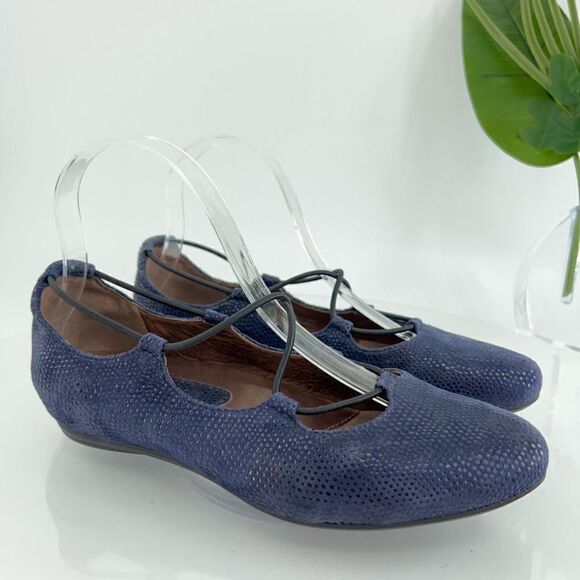 Earthies by Earth Women's Size 7 Essen Navy Blue Leather Flats Strappy Slip On - Picture 1 of 15